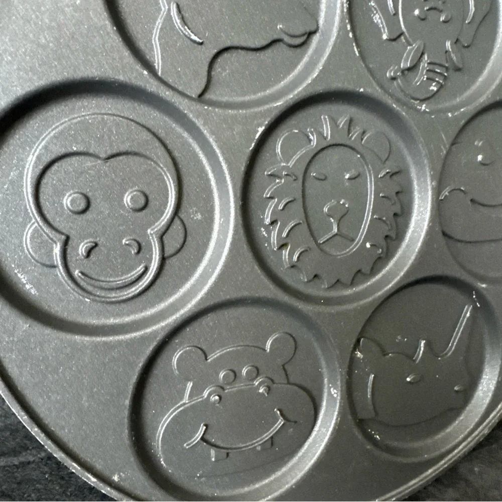 Nordic Ware USA Zoo Animal Faces Pancake Griddle Pan Heavy Cast Aluminum